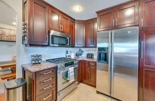 San Ysidro House | Serene 6-Bedroom Retreat Near Outlet Mall Shopping