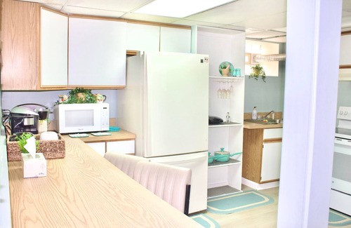 Lochearn Apartment | Family-Friendly Escape: Peaceful, Pet-Approved Getaway!