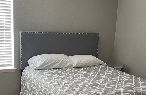 Garland House | Relaxing Retreat in a Quiet Neighborhood Near Shopping