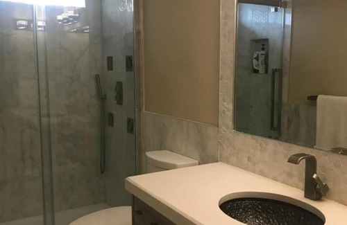 Signal Hill House | Tranquil Room with Private Bath - Guest Rated 8/10