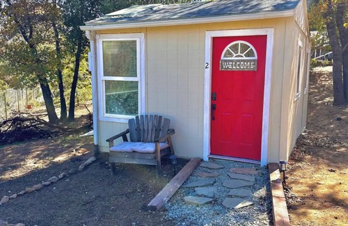 Julian Cottage | Charming Tiny House Cottage with Skylight Near Main Street