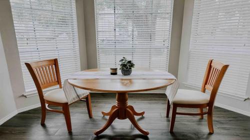 South Side Apartment | Delightful 1-Bedroom Texan Home with Pool & Pet Friendly