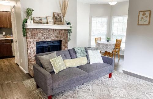 South Side Apartment | Delightful 1-Bedroom Texan Home with Pool & Pet Friendly