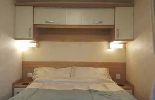 Hamworthy Apartment | Relaxing Retreat with Breathtaking Sea Views for Families