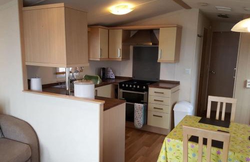 Hamworthy Apartment | Relaxing Retreat with Breathtaking Sea Views for Families