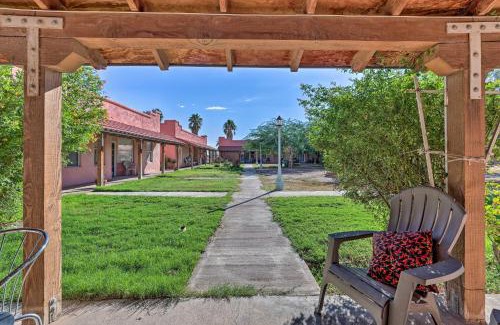Eleven Mile Corner Apartment | Relaxing Eloy Apartment with Pool Access and Ocean Views