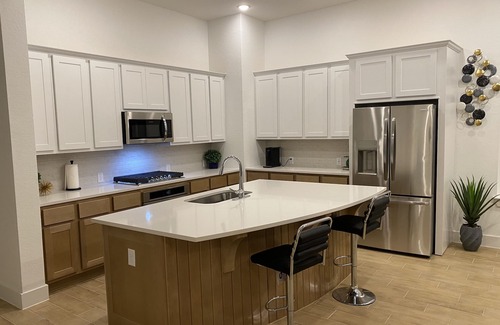 San Antonio House | Idyllic Retreat with Spa, Breakfast & Perfect 10/10 Rating