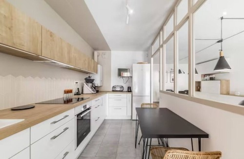 Quartier du Panier Apartment | Inviting Apartment with Ocean View Terrace in Old Port