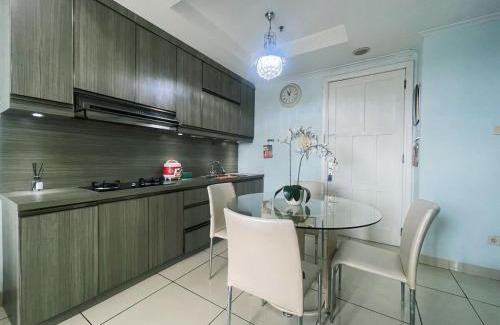 Menteng Apartment | Cozy and Stategic 1 at cikditiro 2BR pool,gym,wifi By LS