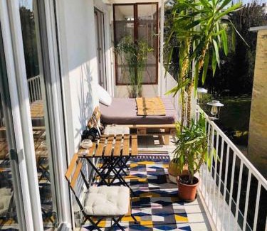 Hietzing Apartment | Chic Apartment Steps from Schönbrunn Castle - 4-Star Stay