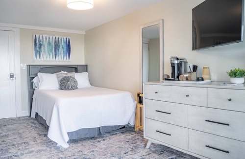 Hampton Hotel | Oceanfront Serenity: Cozy Room with Private Deck Awaiting You