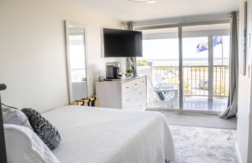 Hampton Hotel | Oceanfront Serenity: Cozy Room with Private Deck Awaiting You