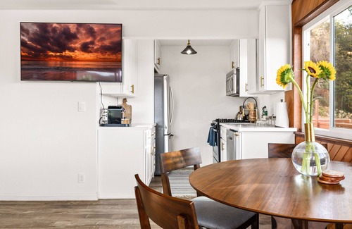 Sylvia Park House | Serene Home with Ocean View in Hills of Topanga