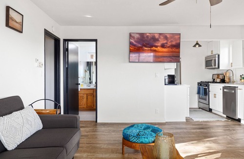 Sylvia Park House | Serene Home with Ocean View in Hills of Topanga