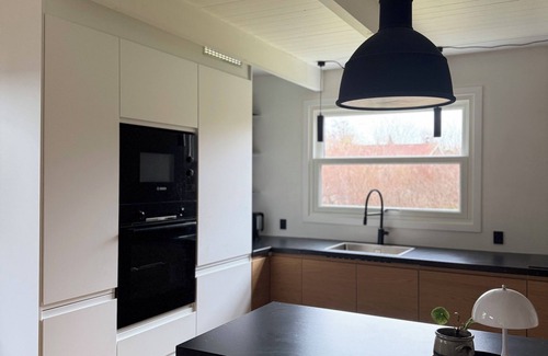 Yderby House | Serene Cottage Steps from the Beach with Ocean View Pool