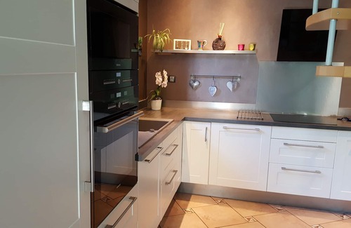 Lanton House | Inviting Getaway at the Basin with Private Pool & Kitchen