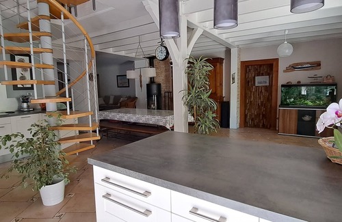 Lanton House | Inviting Getaway at the Basin with Private Pool & Kitchen