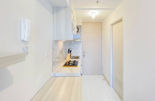 Grogol Utara Apartment | Charming Studio Apartment with Riverside Views in Tokyo
