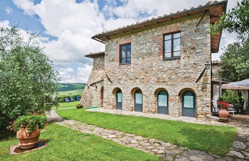 Castellina in Chianti Apartment | Exquisite Vacation Apartment with Pool in Chianti Area