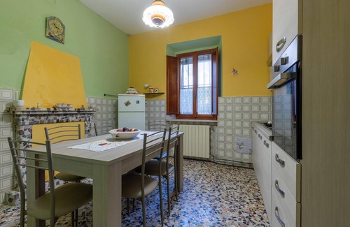 Castelvecchio Pascoli Apartment | Bright and Welcoming Vacation Apartment with Sun Terrace