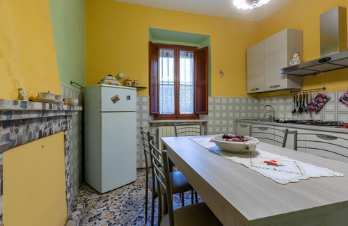 Castelvecchio Pascoli Apartment | Bright and Welcoming Vacation Apartment with Sun Terrace