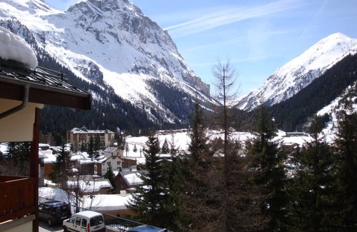Pralognan-la-Vanoise Apartment | Comfortable 2-Bedroom Apartment in Pralognan-la-Vanoise