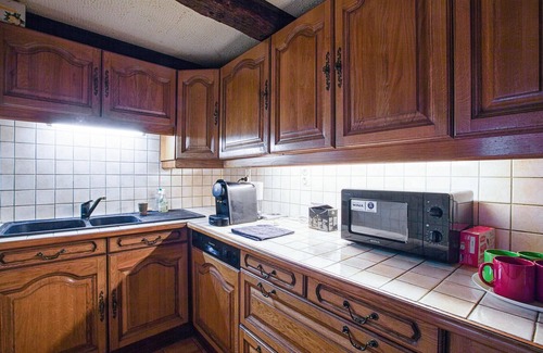 Saint-Chely-d'Aubrac Apartment | Escape to Nature: Relax with Spa, Pet-Friendly Amenities