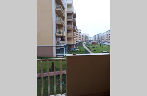 Stefanestii de Jos Apartment | Inviting Stay at Cozy Apart in Cosmopolis with Pool Access