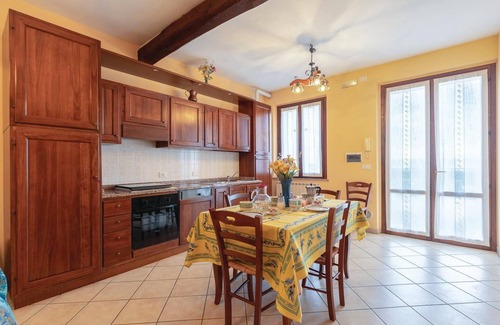 Castiglione del Lago Apartment | Cozy 2 Bedroom Stay in Castiglione del Lago with Pool