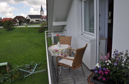 Uehlingen-Birkendorf Apartment | Inviting Apartment "Bückli" in Ortlieb House with Spa & Pool
