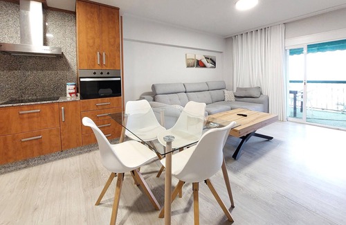 Playa Pobla de Farnals Apartment | Beachside Vacation Apartment with Pool and Ocean Views