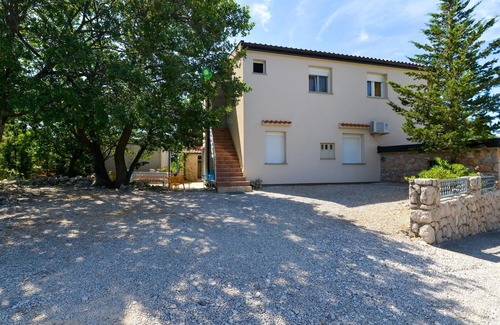 Starigrad Apartment | Inviting Vacation Apartment with Ocean View & Outdoor Kitchen