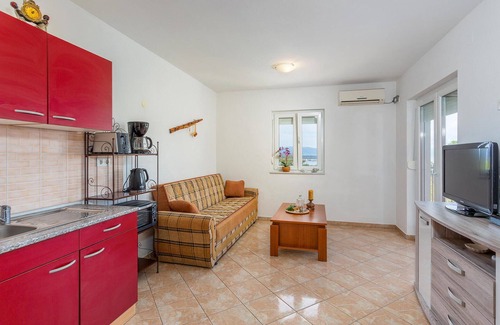 Sveti Vid-Miholjice Apartment | Discover Tranquil Holidays in Malinska on Krk Island