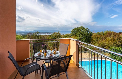 Sveti Vid-Miholjice Apartment | Discover Tranquil Holidays in Malinska on Krk Island