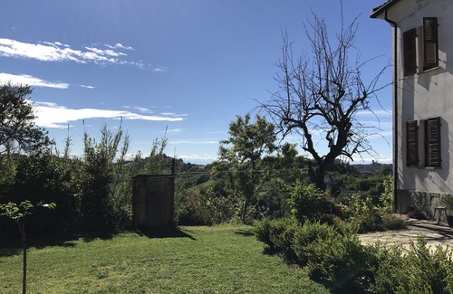 Montegrosso dʼAsti House | Charming Country House Apartment with Spa & Pet-Friendly Stay