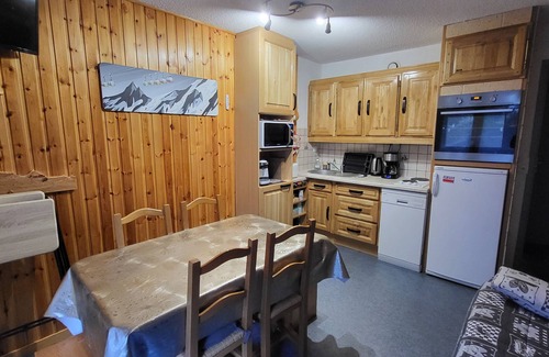 Villarodin-Bourget Apartment | Inviting Mountain Chalet Apartment for 4-6 Guests