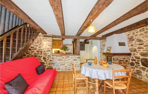 Saint-Chely-d'Aubrac Apartment | Pet-Friendly Retreat in Saint-Chely-Daubrac for Families