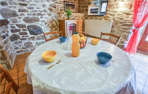 Saint-Chely-d'Aubrac Apartment | Pet-Friendly Retreat in Saint-Chely-Daubrac for Families