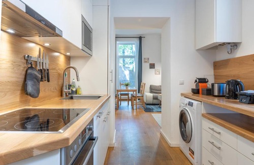 Neulerchenfeld Apartment | Charming Apartment with Private Terraces Near City Center