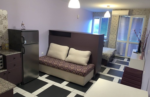 Studentski Grad Apartment | Cozy Lakeview Apartment Just 20 Min from Sofia Centre
