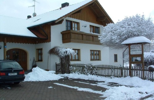 Wurding Apartment | Charming Apartment with Balcony and Breakfast Included