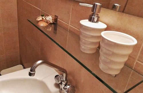 Nea Chalkidona Apartment | Charming Apartment Near City Center with Free Wi-Fi