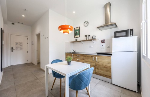 El Cabanyal Apartment | Charming Apartment Just 5 Minutes from the Beach