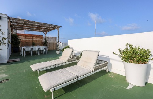 El Cabanyal Apartment | Charming Apartment Just 5 Minutes from the Beach