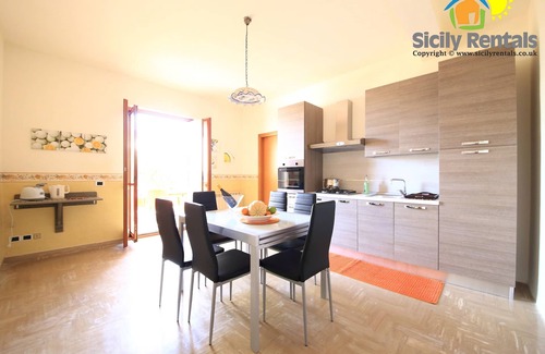 Ribera Apartment | Inviting Apartment Minutes from Beach with Pool & Spa