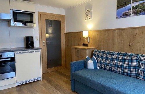Lanersbach Apartment | Inviting Apartment for 3-4 with Breakfast & Family Amenities