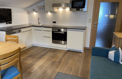 Lanersbach Apartment | Inviting Apartment for 3-4 with Breakfast & Family Amenities