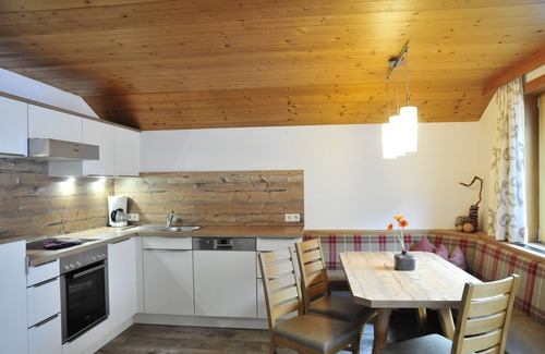 Lanersbach Apartment | Inviting Apartment for 4-5 with Breakfast & Family Amenities