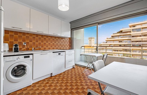 Cannes La Bocca Apartment | Relaxing 2-Bedroom Stay in Cannes La Bocca with Ocean Views