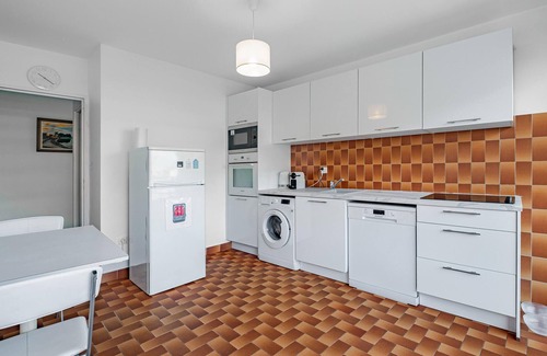Cannes La Bocca Apartment | Relaxing 2-Bedroom Stay in Cannes La Bocca with Ocean Views